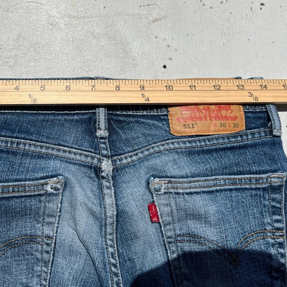 Men’s Levi's 511 Jeans Blue 30x30 Athletic Slim Whiskers Fade Distressed Knee‎